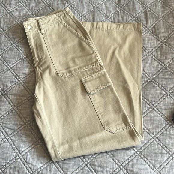 Women’s High Waisted Cargo Pants - Picture 5 of 7